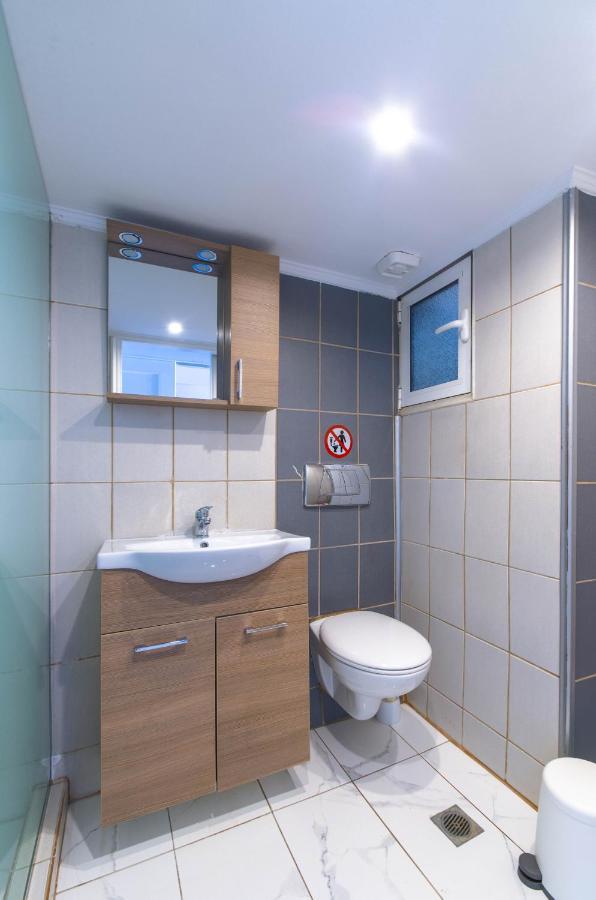 New Renovated 1B Apartment Close To Historic Center Атина Екстериор снимка